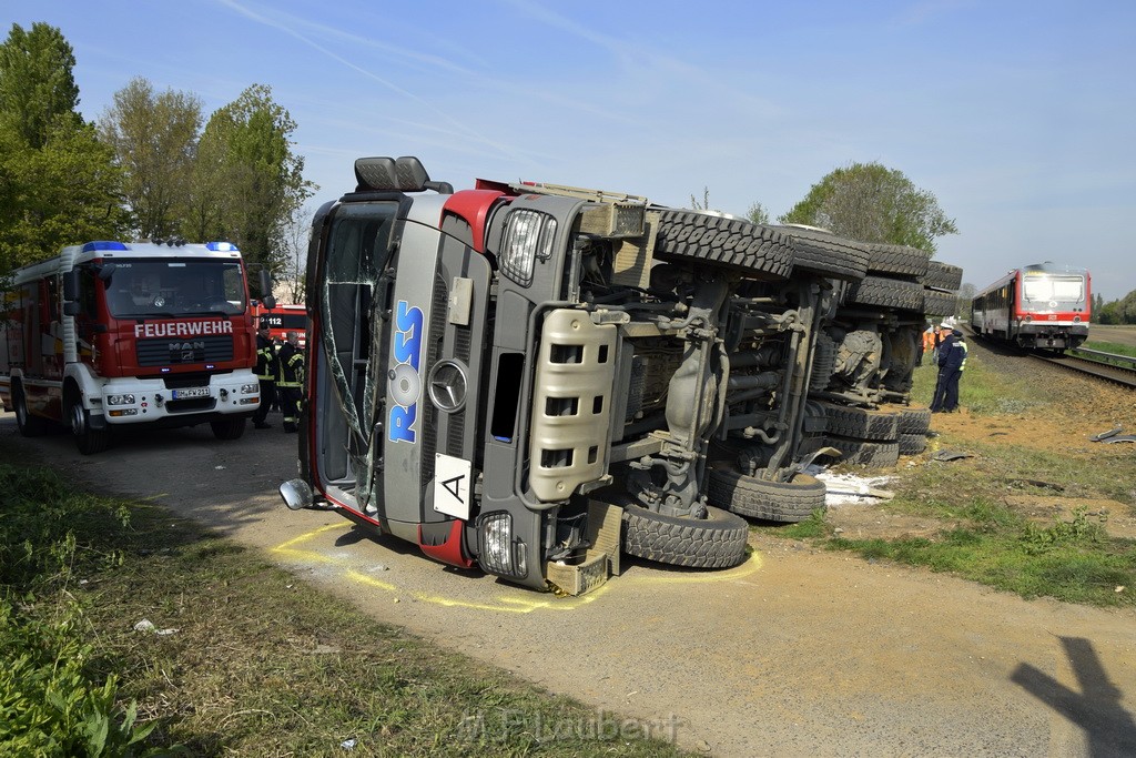 Schwerer VU LKW Zug Bergheim Kenten Koelnerstr P228.JPG - Miklos Laubert